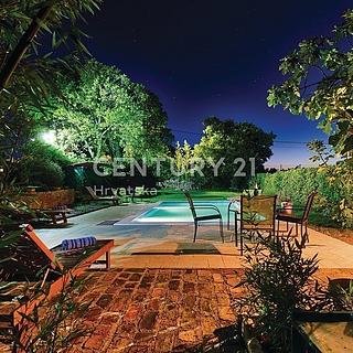 Prodej rodinného domu, 2100m²