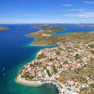 Prodej stavební parcely, 2551m&sup2;