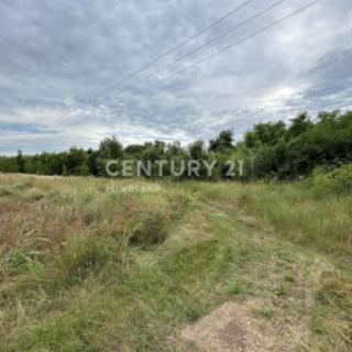 Prodej komerčního pozemku, 680m²