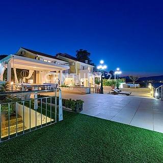 Prodej rodinného domu, 950m²