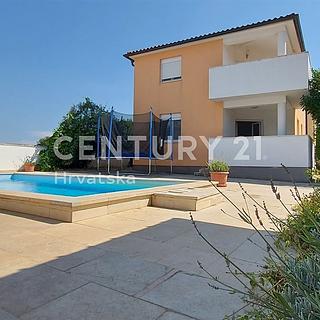 Prodej rodinného domu, 264m²