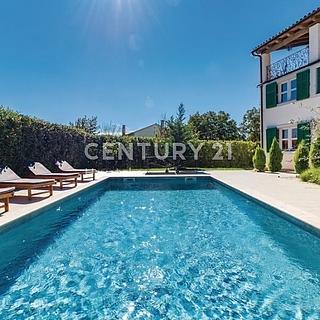 Prodej rodinného domu, 688m²