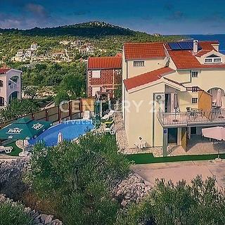 Prodej rodinného domu, 550m²