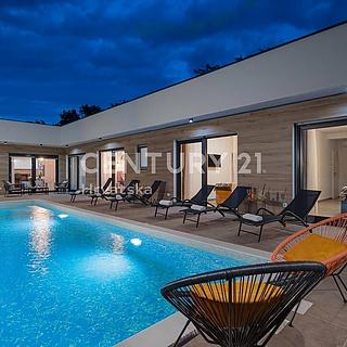 Prodej rodinného domu, 1933m&sup2;