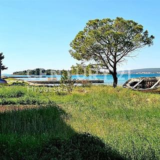 Prodej komerčního pozemku, 3064m²