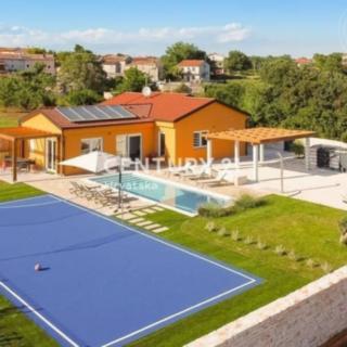 Prodej rodinného domu, 897m²