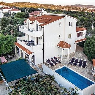 Prodej rodinného domu, 400m&sup2;