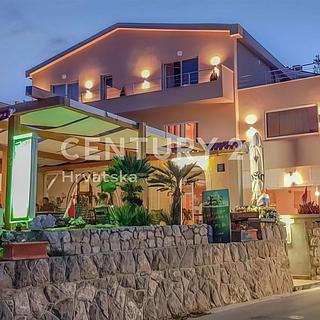 Prodej rodinného domu, 448m²