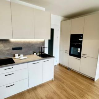 Pronájem bytu 1+kk a garsoniéry 37 m² Praha Háje, Výstavní