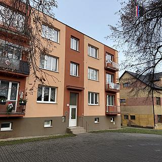 Prodej bytu 2+kk 52 m² Lubenec, Náměstí