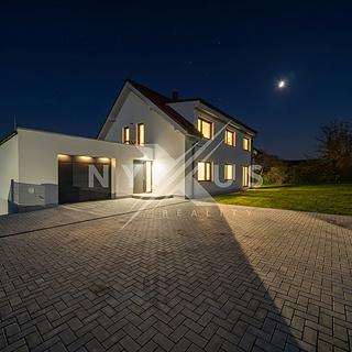 Prodej rodinného domu, 228m²