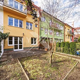 Prodej rodinného domu 375 m&sup2; Praha
