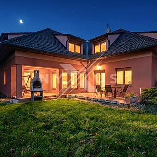 Prodej rodinného domu, 345m²