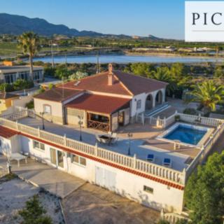 Prodej vily, 242m²