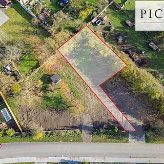 Prodej stavební parcely 696 m² Úherce