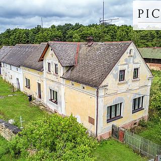 Prodej rodinného domu 417 m&sup2; Zahrádka