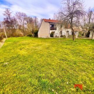 Prodej stavební parcely 966 m² Malý Újezd