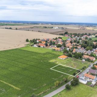 Prodej stavební parcely 1000 m² Břežany I