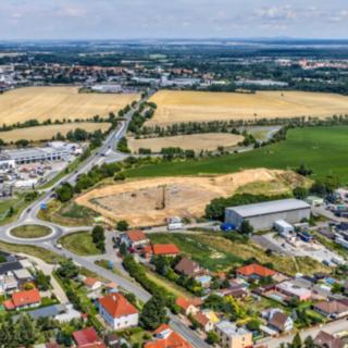 Prodej komerčního pozemku 27 802 m² Zápy