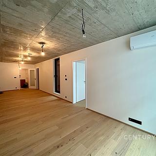 Prodej kanceláře 69 m&sup2; Praha