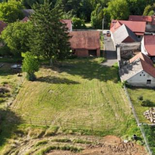 Prodej stavební parcely 1161 m² Lešany