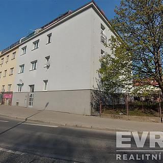 Pronájem bytu 2+1 66 m² Praha Kobylisy, Kobyliské náměstí