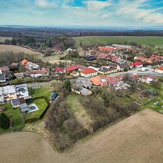 Prodej stavební parcely 2 376 m² Bousín