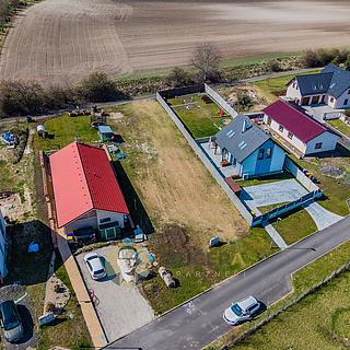 Prodej stavební parcely 715 m&sup2; Hrobce