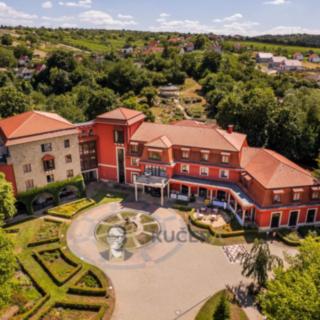 Prodej hotelu, penzionu, 2114m²