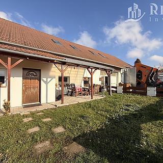 Prodej rodinného domu 244 m² Hrobčice Razice