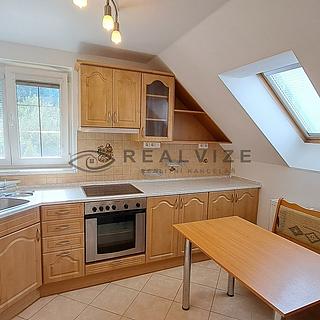 Pronájem bytu 3+1 60 m² Hluboká nad Vltavou, Sadová