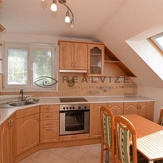 Pronájem bytu 3+1 60 m² Hluboká nad Vltavou, Sadová