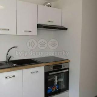 Prodej bytu 3+1 72 m² Týnec nad Labem, Masarykovo náměstí