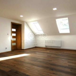 Prodej bytu 3+1 68 m² Týnec nad Labem, Masarykovo náměstí