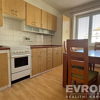 Pronájem bytu 2+1 60 m² Pardubice Zelené Předměstí, náměstí Dukelských hrdinů