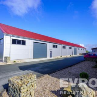 Pronájem skladu 842 m² Všestary Lípa