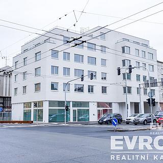 Pronájem bytu 1+kk a garsoniéry 29 m² Hradec Králové, Gočárova třída