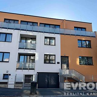 Pronájem bytu 2+kk 69 m² Hradec Králové Pražské Předměstí, Bohuslava Martinů