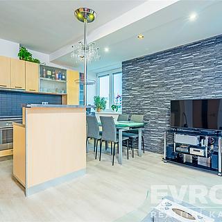 Prodej bytu 3+kk 74 m² Hradec Králové Třebeš, Ve Stromovce