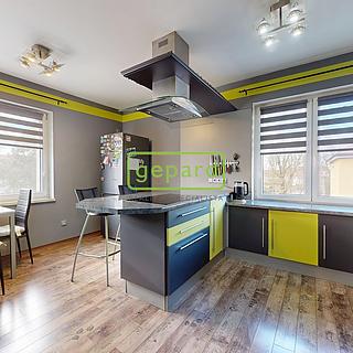 Prodej bytu 2+1 61 m² Okna