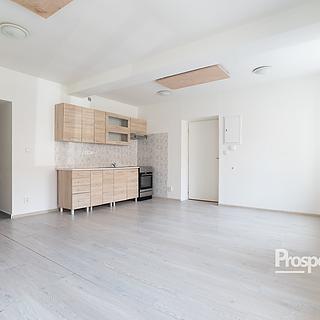 Prodej bytu 1+kk a garsoniéry 33 m² Kladno Dubí, Hradčanská