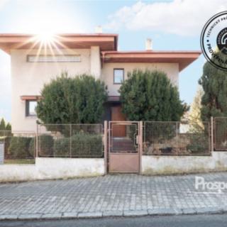Prodej rodinného domu 196 m² Stochov