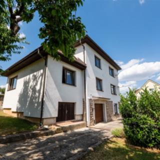 Pronájem rodinného domu 150 m² Kosoř