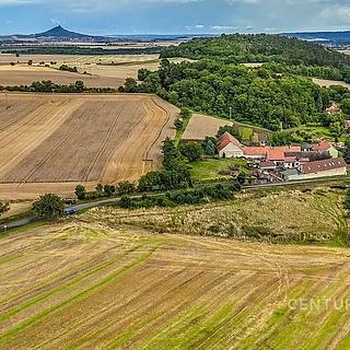 Prodej stavební parcely 2 077 m² Děčany