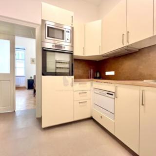 Pronájem bytu 1+1 35 m² Praha