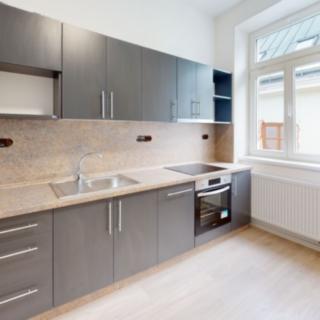 Pronájem bytu 1+1 37 m² Lomnice nad Popelkou, Husovo náměstí