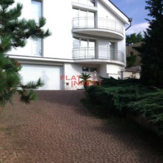 Pronájem rodinného domu 267 m² Praha