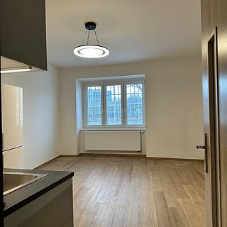 Pronájem bytu 1+kk, garsoniery 35 m&sup2; Praha