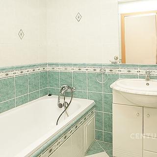 Pronájem bytu 3+1 74 m² Praha