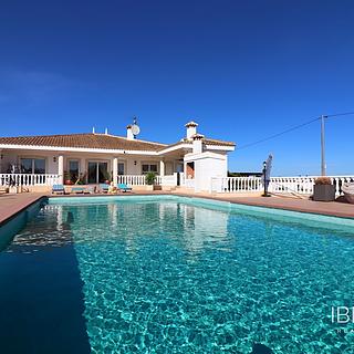 Prodej rodinného domu, 238m²